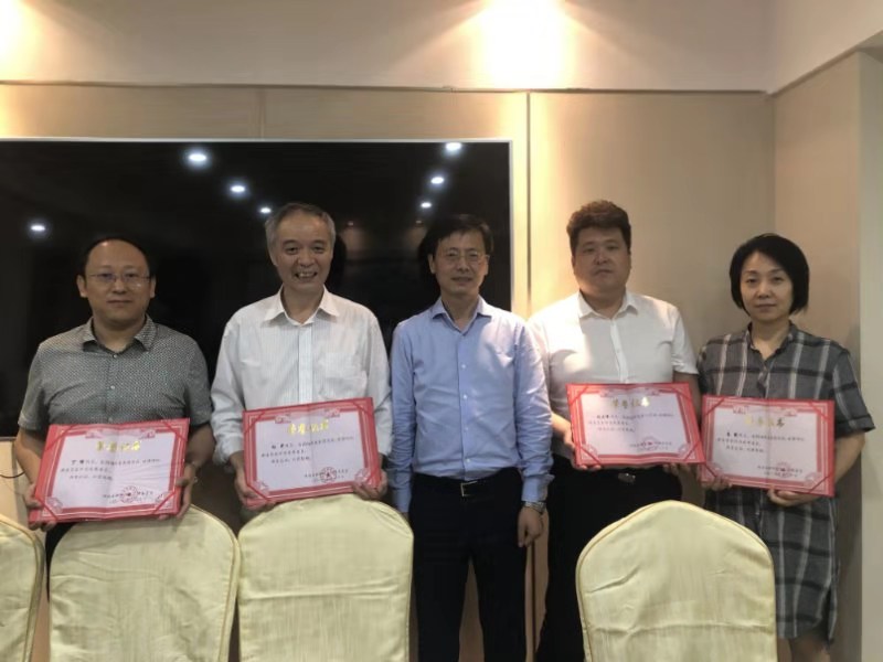 我所丁辉律师获省律协纪律委员会2018年度“优秀委员”荣誉称号2019.7.23本站讯(图2) 我所丁辉律师获省律协纪律委员会2018年度“优秀委员”荣誉称号2019.7.23本站讯(图2)