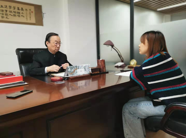 西北政法大学学生代表专访许小平律师 2019.10.12本站讯(图1) 西北政法大学学生代表专访许小平律师 2019.10.12本站讯(图1)