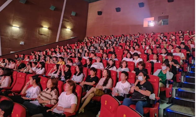 以法之名 守护她权益| 李露律师走进阎良区首映中航国际影城开展反家庭暴力普法专题讲座2023.8.30本站讯(图2) 以法之名 守护她权益| 李露律师走进阎良区首映中航国际影城开展反家庭暴力普法专题讲座2023.8.30本站讯(图2)