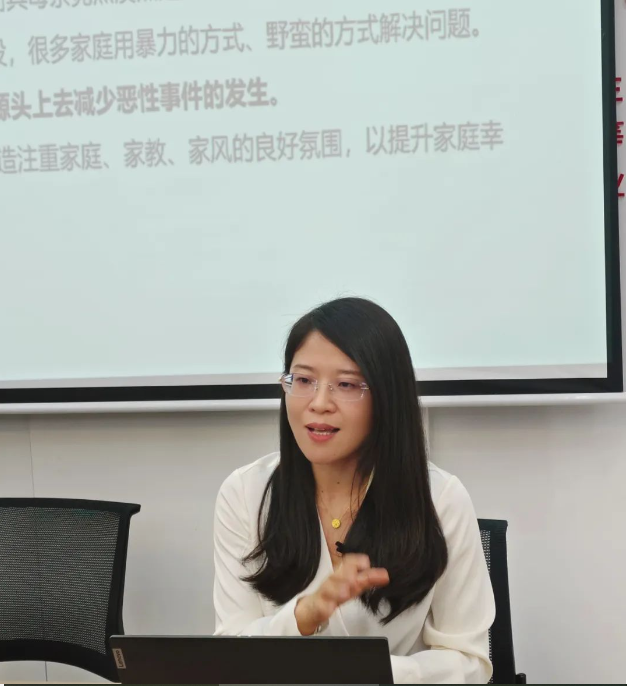 “八五”普法系列讲座八十六 | 李露律师受邀为新城区胡家庙街道开展普法专题讲座2023.9.8本站讯(图4) “八五”普法系列讲座八十六 | 李露律师受邀为新城区胡家庙街道开展普法专题讲座2023.9.8本站讯(图4)