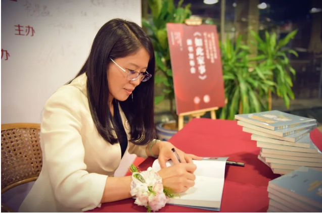 弘扬优秀家风文化 树立新时代家庭观 | 李露律师《如此家事》新书发布会在北京成功举办2023.10.24本站讯(图8) 弘扬优秀家风文化 树立新时代家庭观 | 李露律师《如此家事》新书发布会在北京成功举办2023.10.24本站讯(图8)