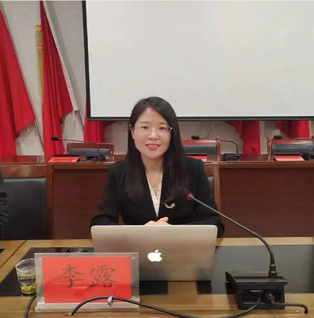 “八五”普法系列讲座一百零二| 李露律师受邀为咸阳市渭阳街道办事处“法律明白人”开展普法讲座2023.11.6本站讯(图2) “八五”普法系列讲座一百零二| 李露律师受邀为咸阳市渭阳街道办事处“法律明白人”开展普法讲座2023.11.6本站讯(图2)