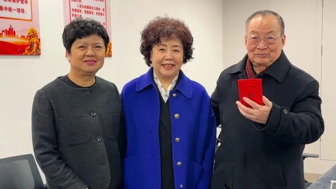 西安市律协领导到我所慰问许小平律师2024.2.6本站讯(图1) 西安市律协领导到我所慰问许小平律师2024.2.6本站讯(图1)