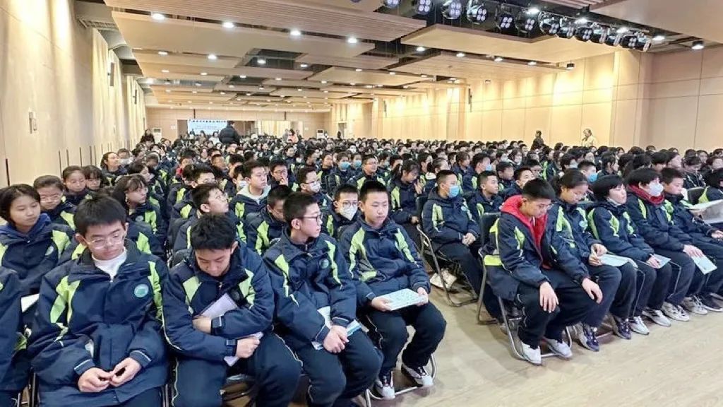 律所新闻 | 我所陈平律师受邀为西安市第八十三中学进行法制进校园讲座(图4) 律所新闻 | 我所陈平律师受邀为西安市第八十三中学进行法制进校园讲座(图4)