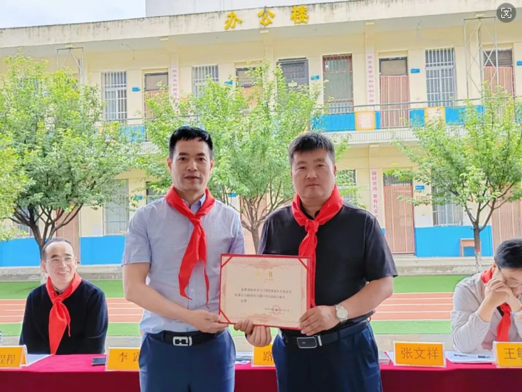 法润少年爱无疆｜陕西许小平律师事务所法律服务进校园暨“六一”儿童节捐资助学活动在临潼区马额街办马额小学顺利举行2024.5.31本站讯(图4)