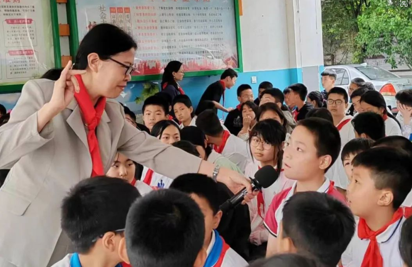 法润少年爱无疆｜陕西许小平律师事务所法律服务进校园暨“六一”儿童节捐资助学活动在临潼区马额街办马额小学顺利举行2024.5.31本站讯(图6)