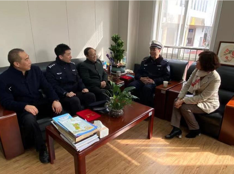 我所丁辉律师受聘法治副校长 助推校园法治建设 2021.3.4本站讯(图2) 我所丁辉律师受聘法治副校长 助推校园法治建设 2021.3.4本站讯(图2)