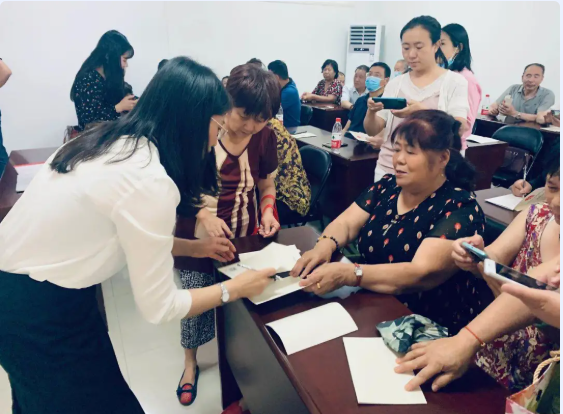 本所开启“西安市妇联民法典宣讲进万家”活动首场讲座护航十四运 “典”亮新生活 2021.6.3本站讯(图4) 本所开启“西安市妇联民法典宣讲进万家”活动首场讲座护航十四运 “典”亮新生活 2021.6.3本站讯(图4)