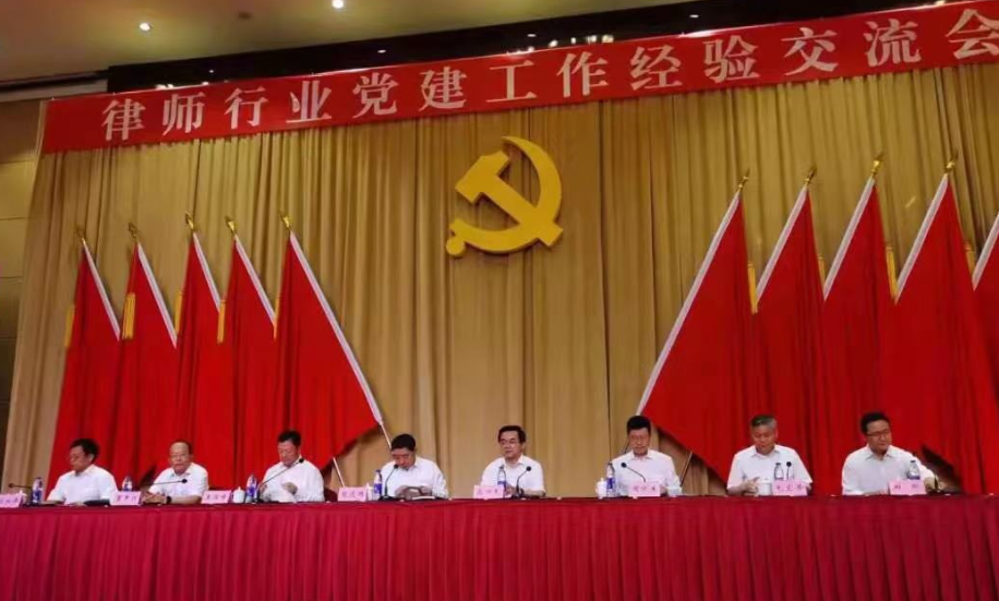 陕西许小平律师事务所荣获 “全国律师行业先进基层党组织”称号 2021.7.19本站讯(图3) 陕西许小平律师事务所荣获 “全国律师行业先进基层党组织”称号 2021.7.19本站讯(图3)