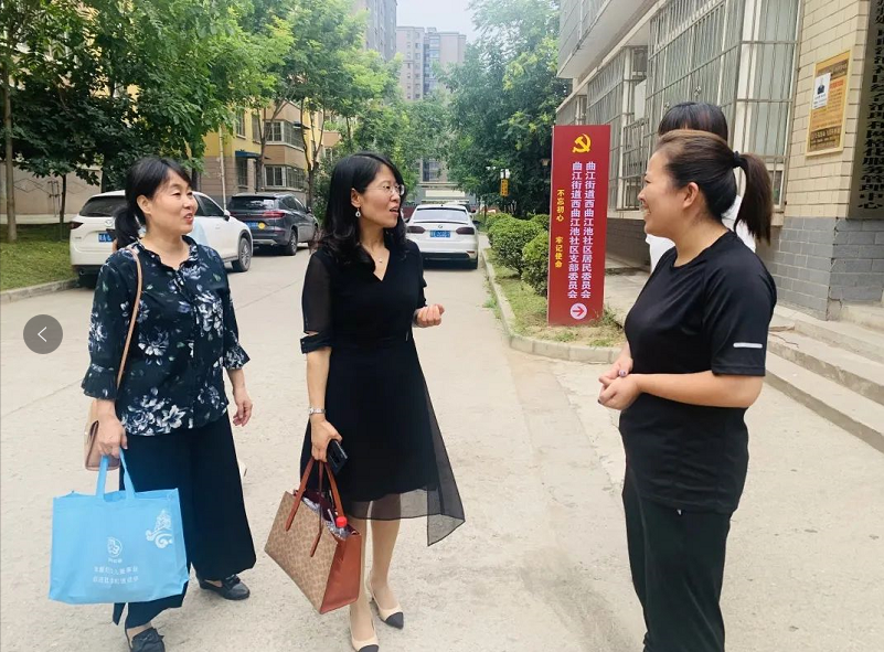 李露律师为雁塔区曲江街道西曲社区开展《民法典》讲座 2021.7.26本站讯(图2) 李露律师为雁塔区曲江街道西曲社区开展《民法典》讲座 2021.7.26本站讯(图2)