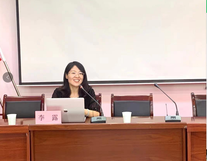 许小平、李露律师受高新区妇联邀请为灵沼街道开展法律讲座 2021.7.30本站讯(图3) 许小平、李露律师受高新区妇联邀请为灵沼街道开展法律讲座 2021.7.30本站讯(图3)