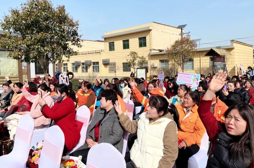 巾帼勇担当,玫瑰绽芳华 | 我所李露律师受邀走进乡村开展妇女权益保障专题普法讲座(图3) 1-24031214352RM.jpg
